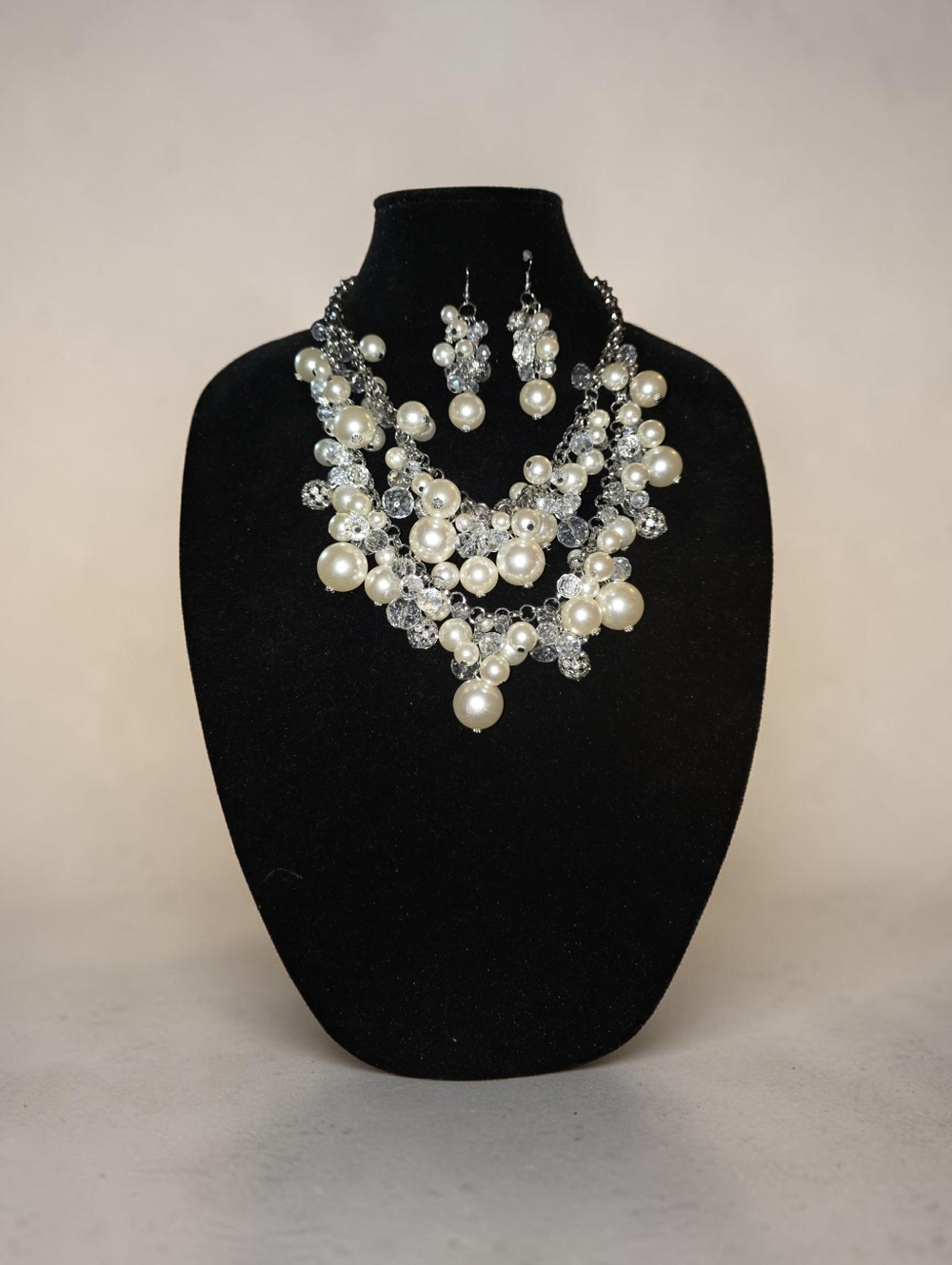Sassified Boutique Nwr  Ivory  Faux Pearl and Crystal Statement Necklace Set